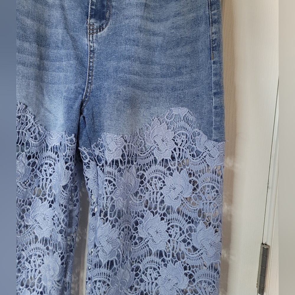 Women's Blue Jeans With Lace Detail. Sz L. NWOT - Picture 4 of 5